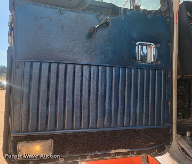 image for item ML9284 1990 Kenworth W900  semi truck