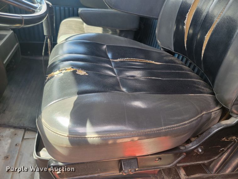 image for item ML9284 1990 Kenworth W900  semi truck