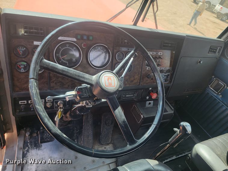 image for item ML9284 1990 Kenworth W900  semi truck