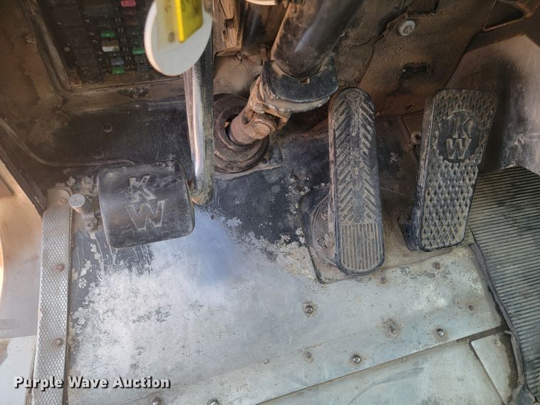 image for item ML9284 1990 Kenworth W900  semi truck