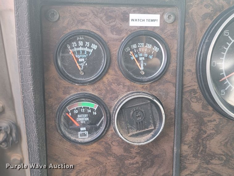 image for item ML9284 1990 Kenworth W900  semi truck