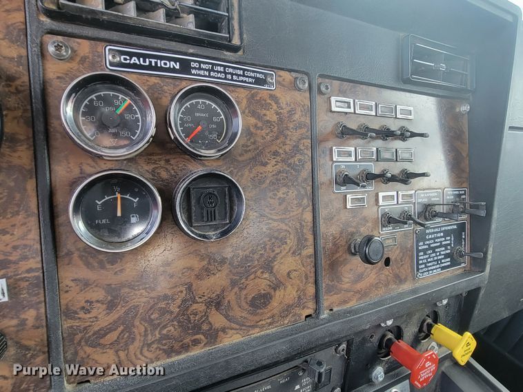 image for item ML9284 1990 Kenworth W900  semi truck