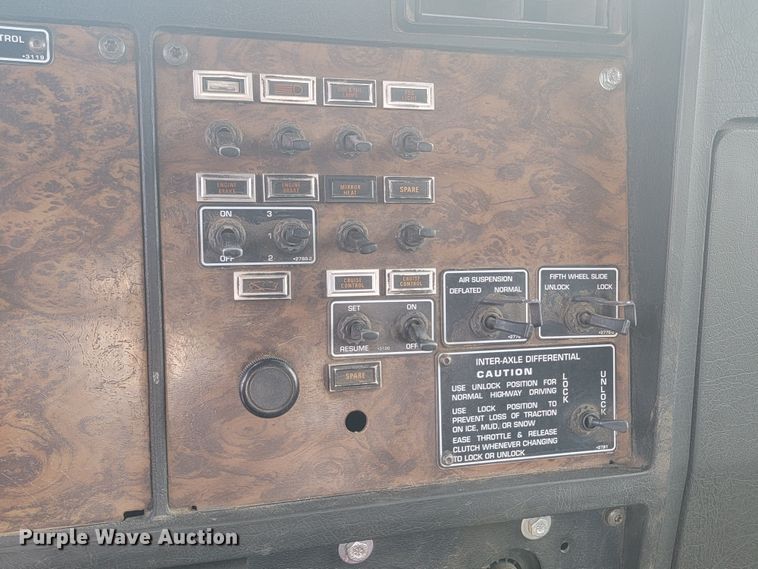 image for item ML9284 1990 Kenworth W900  semi truck