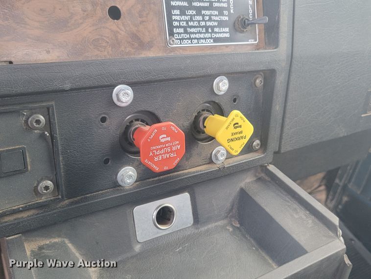 image for item ML9284 1990 Kenworth W900  semi truck