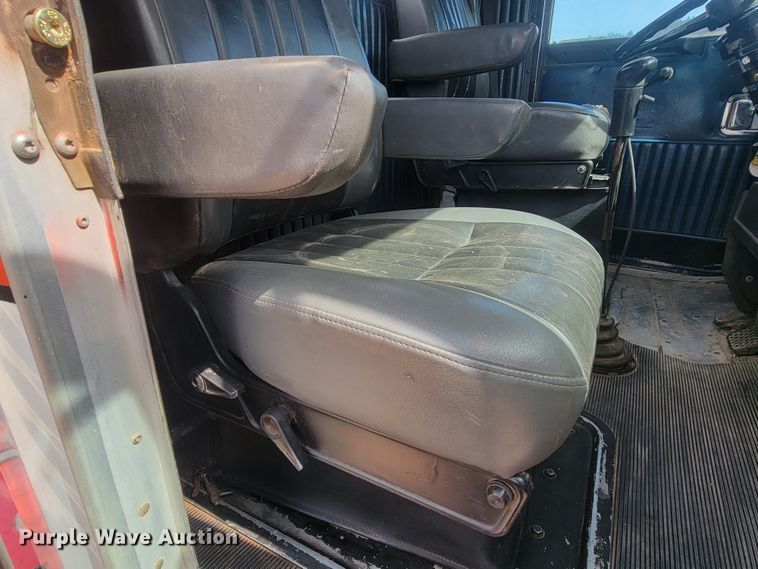 image for item ML9284 1990 Kenworth W900  semi truck