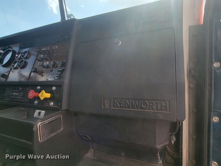 image for item ML9284 1990 Kenworth W900  semi truck