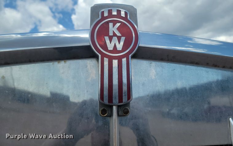 image for item ML9284 1990 Kenworth W900  semi truck