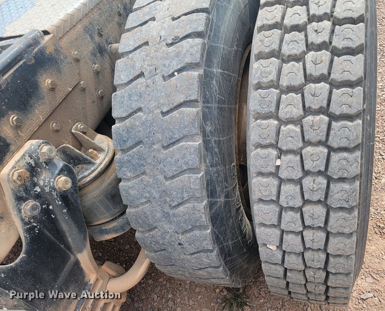 image for item ML9284 1990 Kenworth W900  semi truck