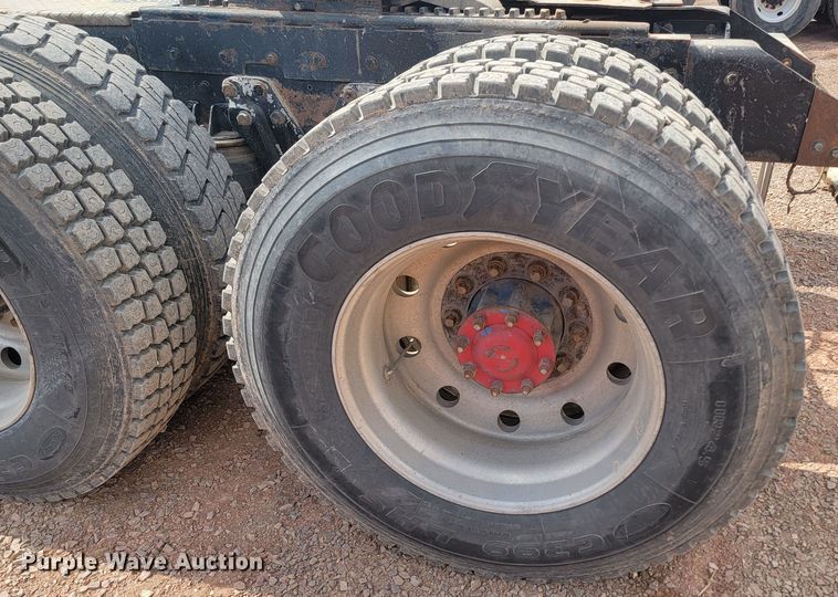 image for item ML9284 1990 Kenworth W900  semi truck