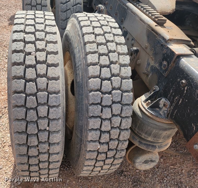 image for item ML9284 1990 Kenworth W900  semi truck