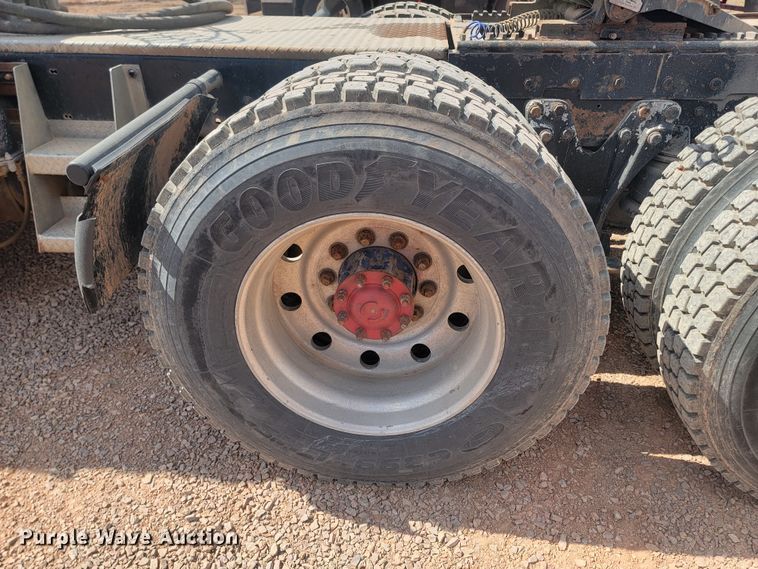 image for item ML9284 1990 Kenworth W900  semi truck