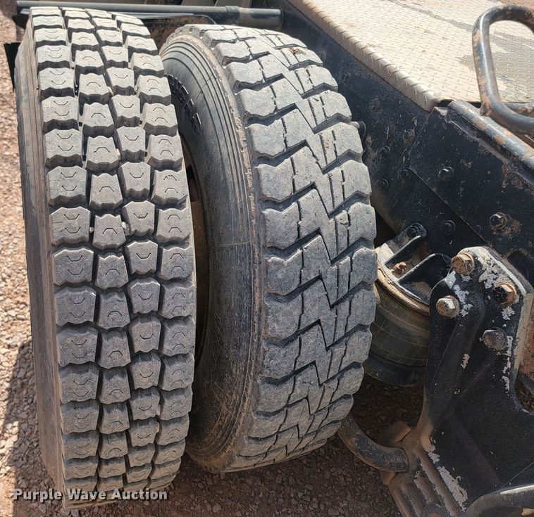 image for item ML9284 1990 Kenworth W900  semi truck