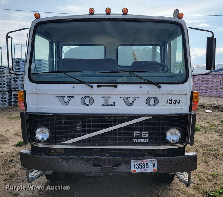 image for item ML9287 1985 Volvo F612  fuel truck