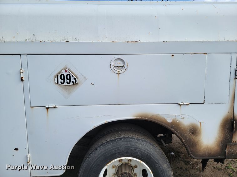 image for item ML9287 1985 Volvo F612  fuel truck