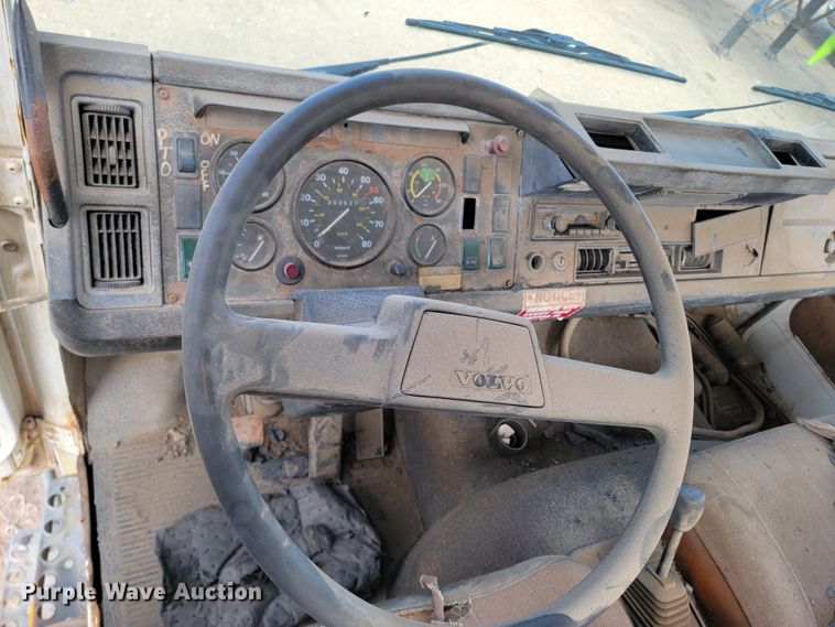 image for item ML9287 1985 Volvo F612  fuel truck