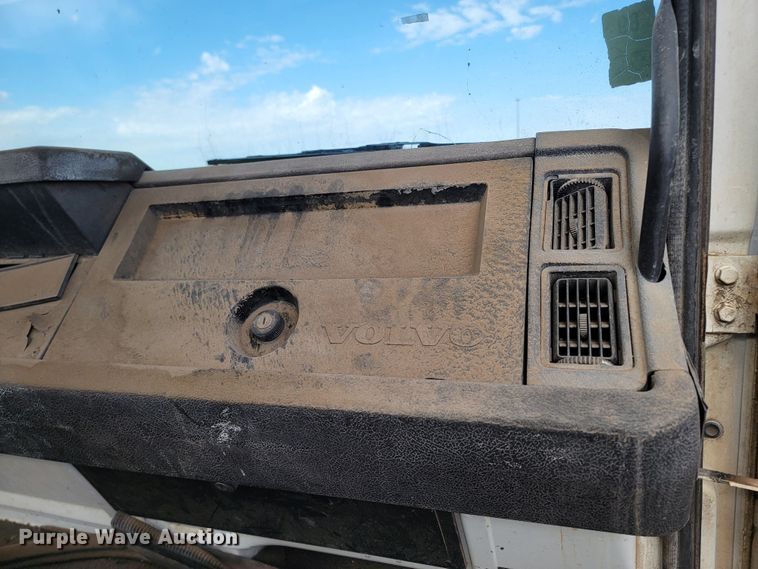 image for item ML9287 1985 Volvo F612  fuel truck