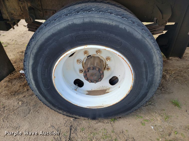 image for item ML9287 1985 Volvo F612  fuel truck