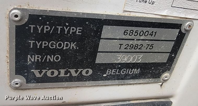 image for item ML9287 1985 Volvo F612  fuel truck