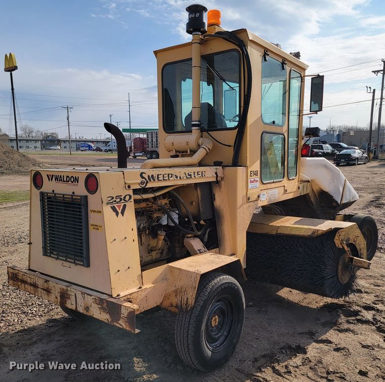 image for item ML9289 1997 Waldon Sweep Master 250  broom