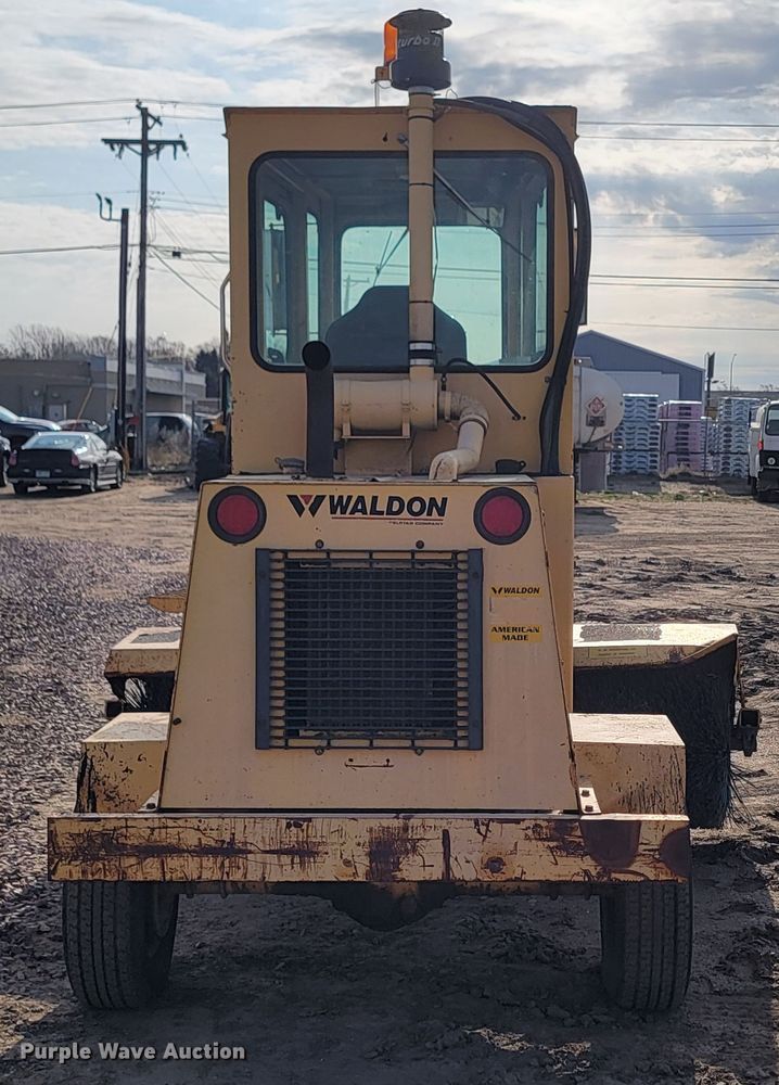 image for item ML9289 1997 Waldon Sweep Master 250  broom