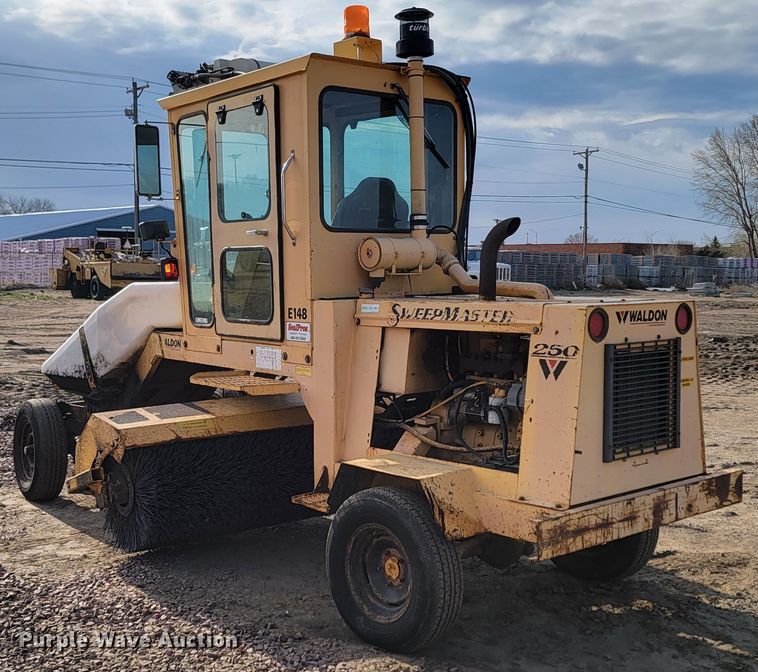 image for item ML9289 1997 Waldon Sweep Master 250  broom