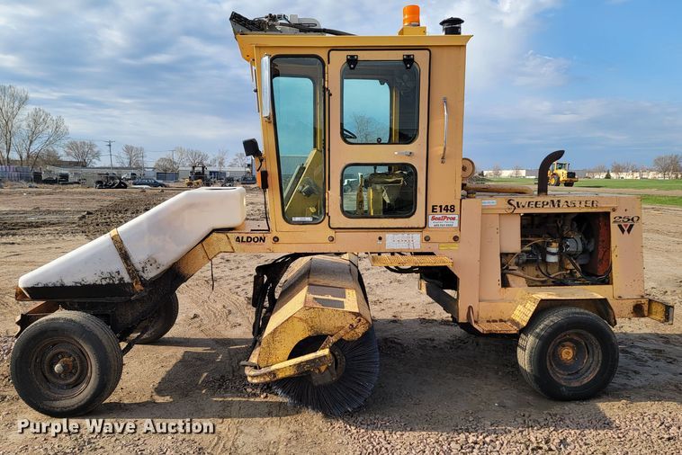 image for item ML9289 1997 Waldon Sweep Master 250  broom