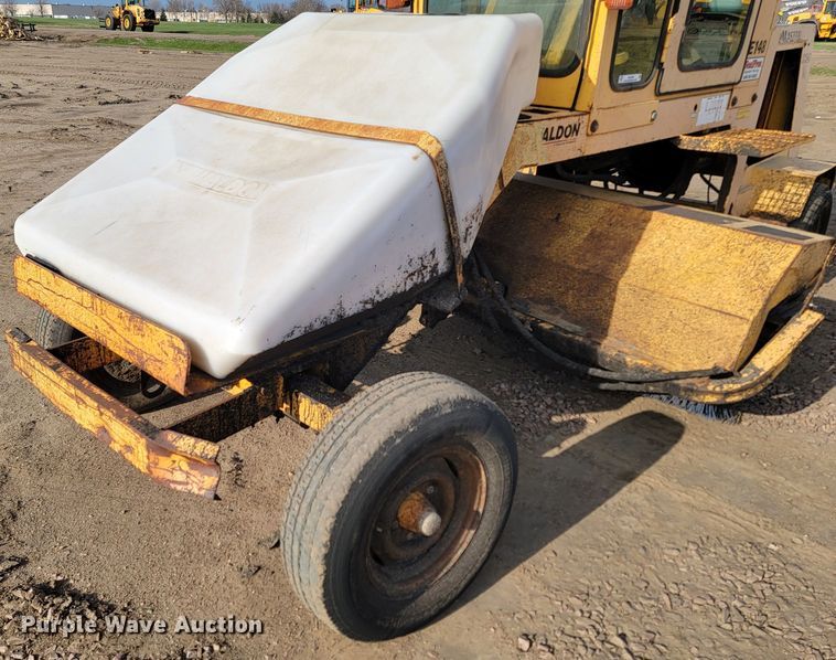 image for item ML9289 1997 Waldon Sweep Master 250  broom