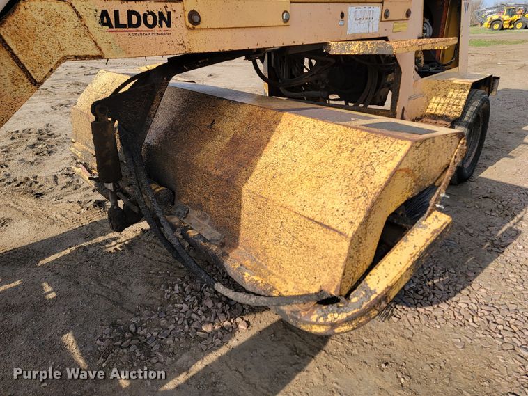 image for item ML9289 1997 Waldon Sweep Master 250  broom