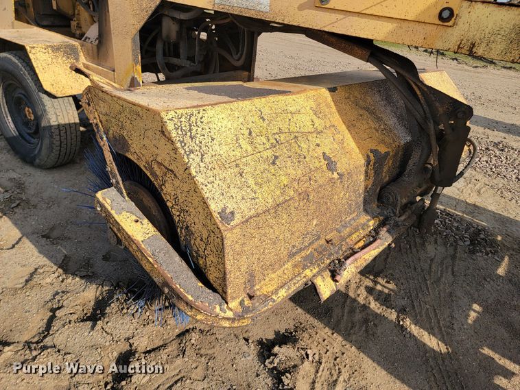 image for item ML9289 1997 Waldon Sweep Master 250  broom