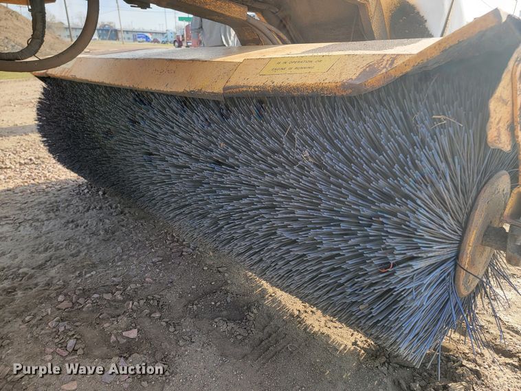 image for item ML9289 1997 Waldon Sweep Master 250  broom