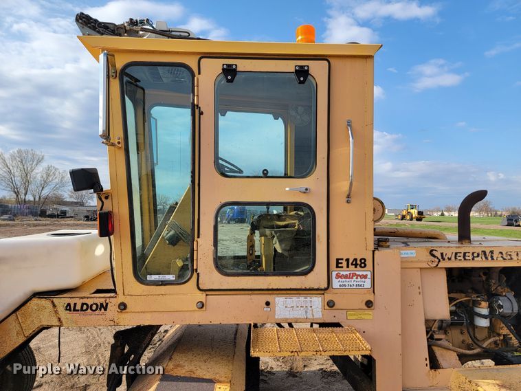 image for item ML9289 1997 Waldon Sweep Master 250  broom