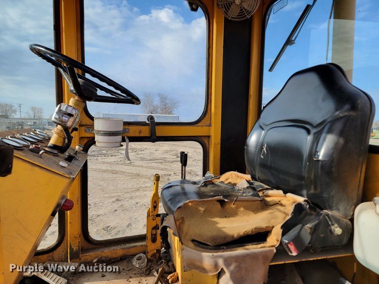 image for item ML9289 1997 Waldon Sweep Master 250  broom