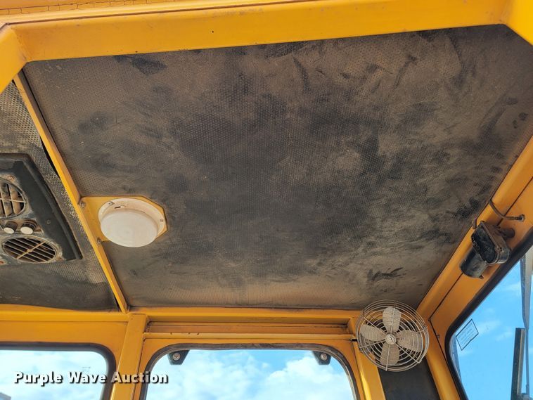 image for item ML9289 1997 Waldon Sweep Master 250  broom