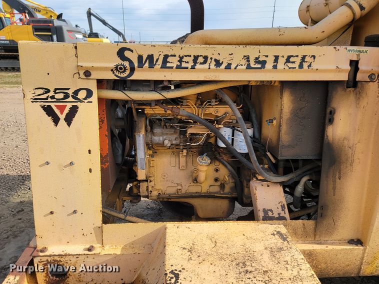 image for item ML9289 1997 Waldon Sweep Master 250  broom