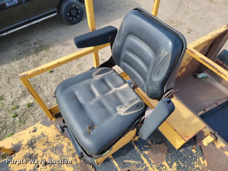 image for item ML9290 1997 Rosco SPRHH  chip spreader