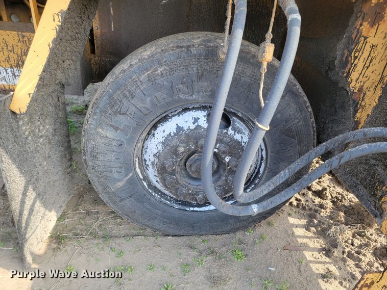 image for item ML9290 1997 Rosco SPRHH  chip spreader