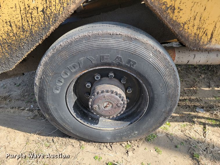 image for item ML9290 1997 Rosco SPRHH  chip spreader