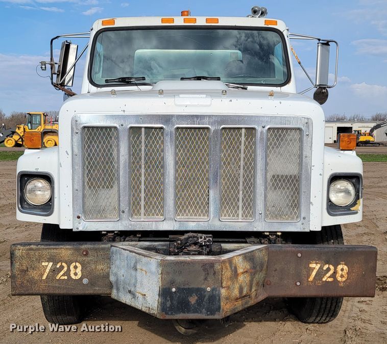 image for item ML9291 1991 International 2674  oil distributor truck