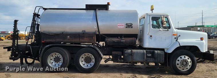 image for item ML9291 1991 International 2674  oil distributor truck