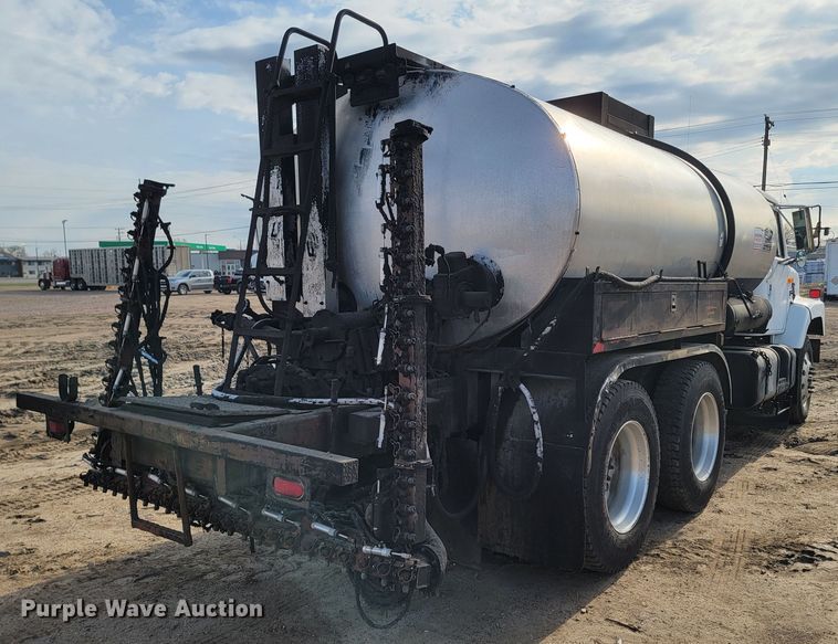 image for item ML9291 1991 International 2674  oil distributor truck