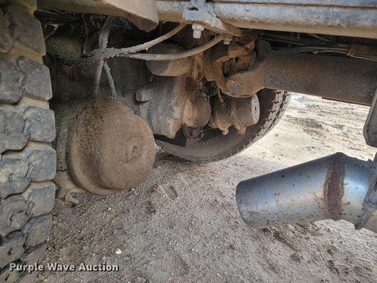 image for item ML9291 1991 International 2674  oil distributor truck