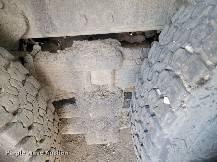 image for item ML9291 1991 International 2674  oil distributor truck