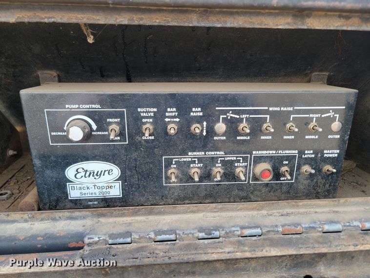 image for item ML9291 1991 International 2674  oil distributor truck