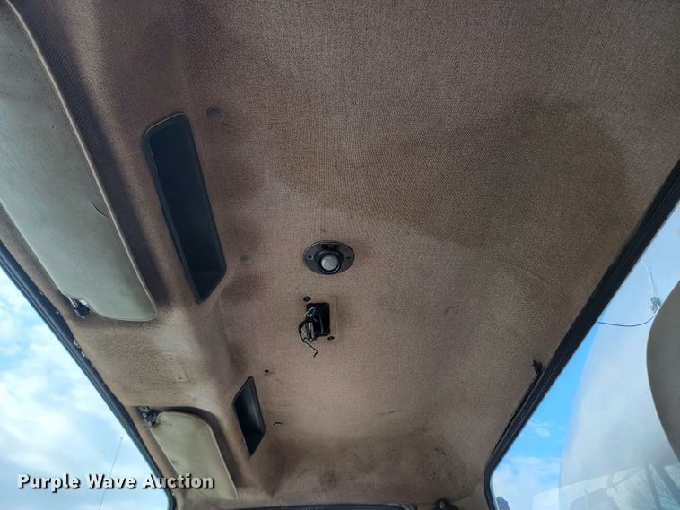 image for item ML9291 1991 International 2674  oil distributor truck