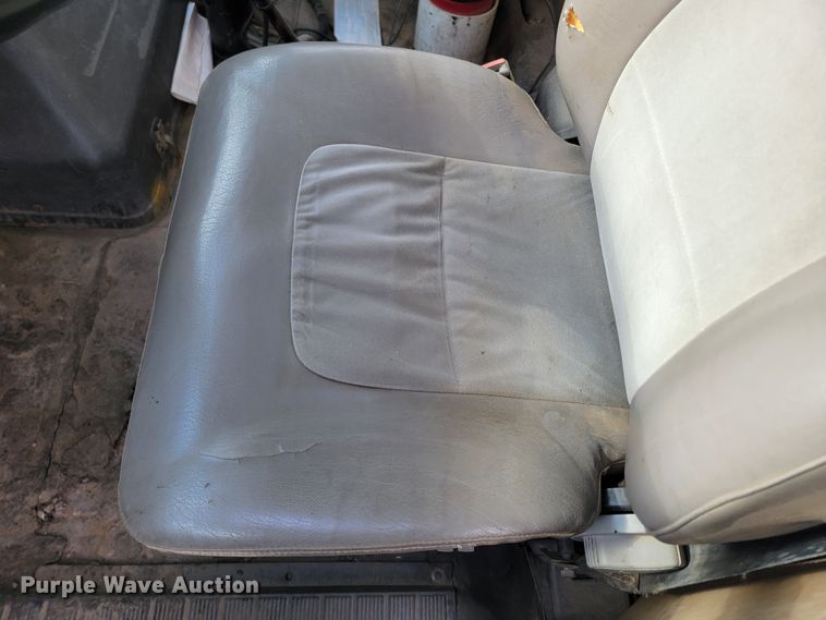 image for item ML9291 1991 International 2674  oil distributor truck