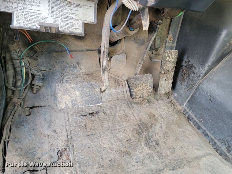 image for item ML9291 1991 International 2674  oil distributor truck