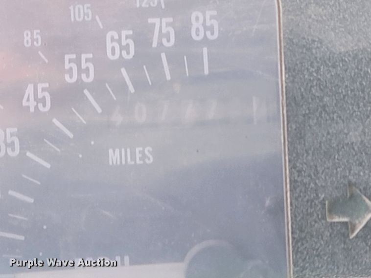 image for item ML9291 1991 International 2674  oil distributor truck