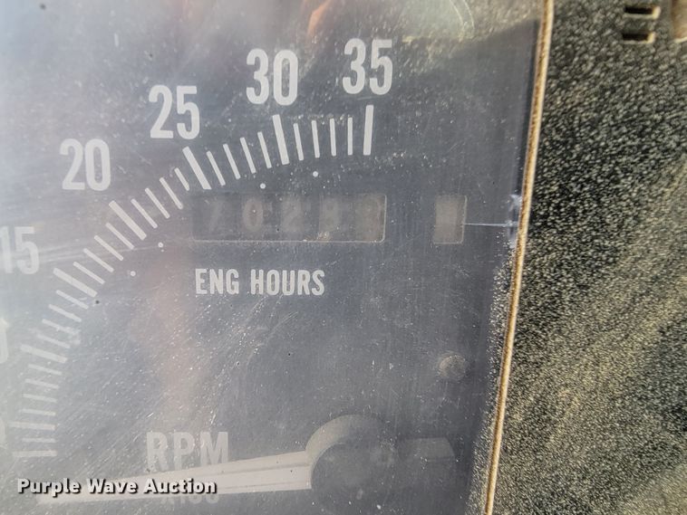 image for item ML9291 1991 International 2674  oil distributor truck