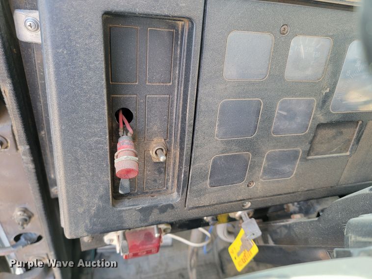 image for item ML9291 1991 International 2674  oil distributor truck