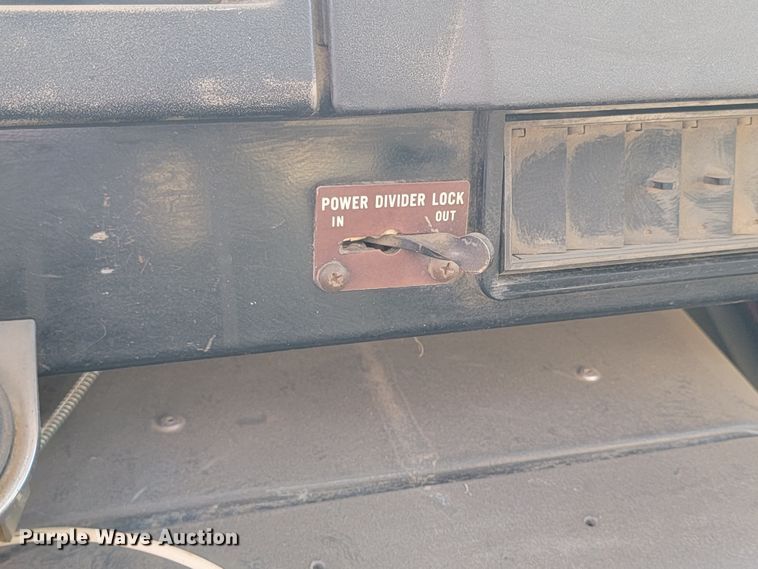 image for item ML9291 1991 International 2674  oil distributor truck